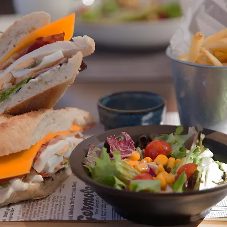 Wine & Books By The Sea, Algarve 5* Αλμπουφέιρα