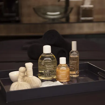 Wine & Books By The Sea, Algarve فندق البوفيرا