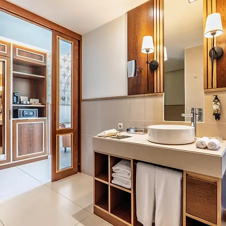 Wine & Books By The Sea, Algarve