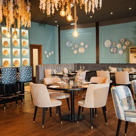 Wine & Books By The Sea, Algarve Hotel 5*
