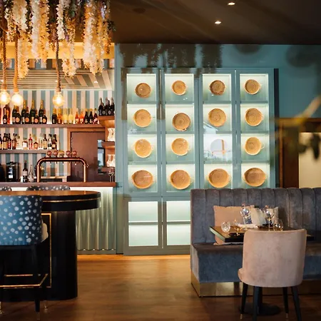 Wine & Books By The Sea, Algarve Hotel Albufeira