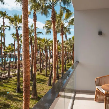Wine & Books By The Sea, Algarve Hotel