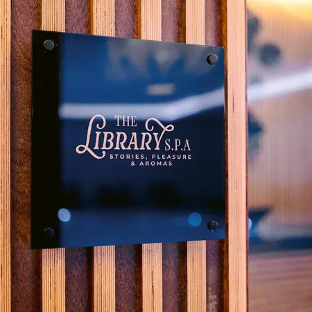 Wine & Books By The Sea, Algarve البوفيرا