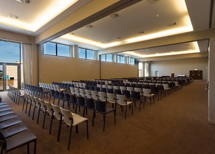 Wine & Books By The Sea, Algarve Hotel