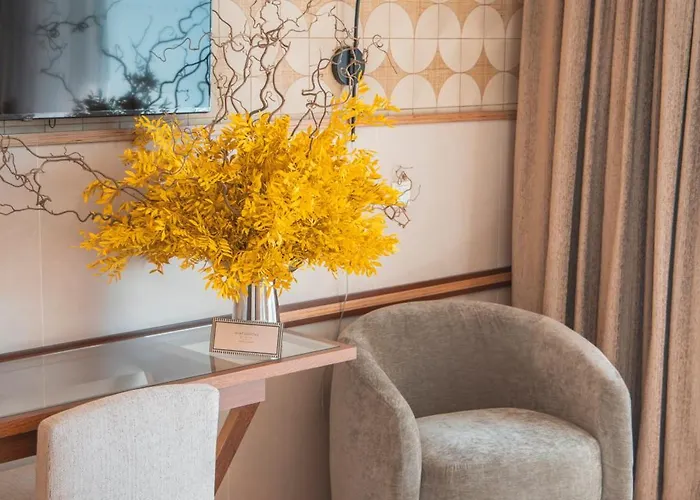 Wine & Books By The Sea, Algarve 5* Albufeira