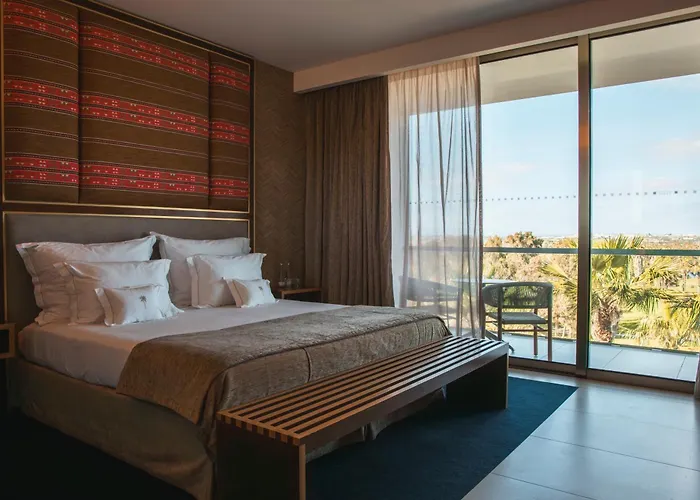 Wine & Books By The Sea, Algarve Hotel 5*