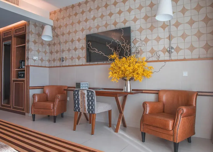 Wine & Books By The Sea, Algarve 5* Albufeira