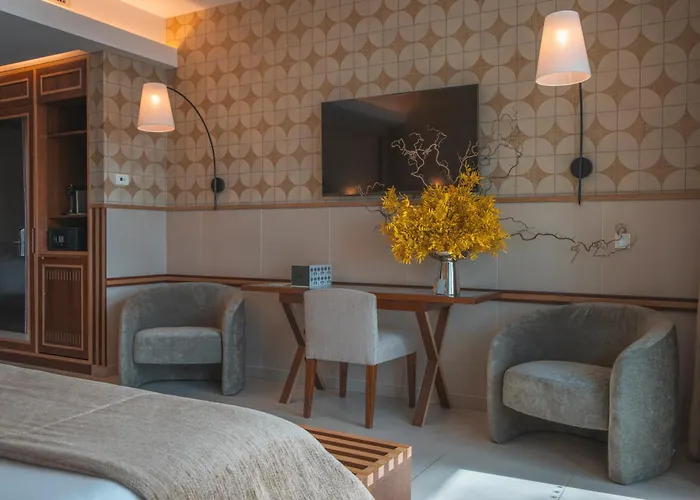 Wine & Books By The Sea, Algarve 5* Albufeira