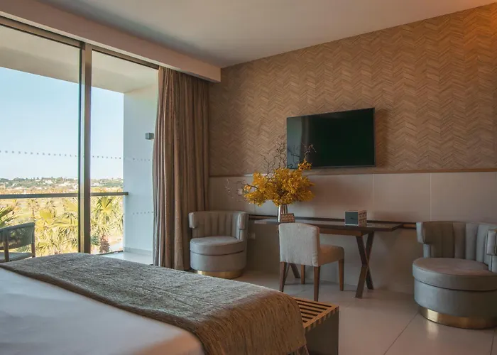 Wine & Books By The Sea, Algarve Hotel Albufeira