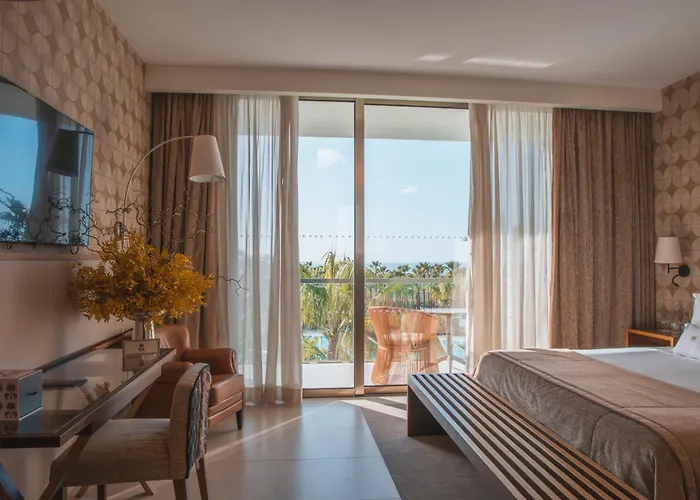 Wine & Books By The Sea, Algarve 5*