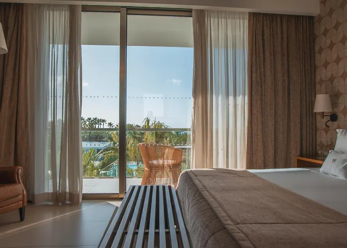 Wine & Books By The Sea, Algarve