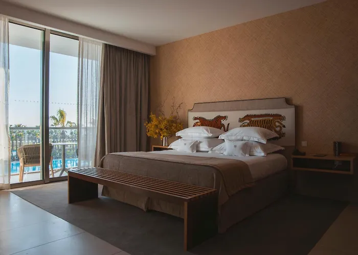 Wine & Books By The Sea, Algarve Hotel