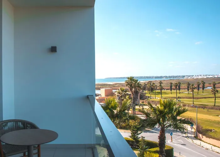 Wine & Books By The Sea, Algarve Albufeira