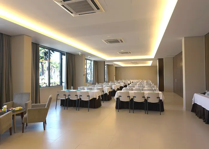 Wine & Books By The Sea, Algarve Hotel