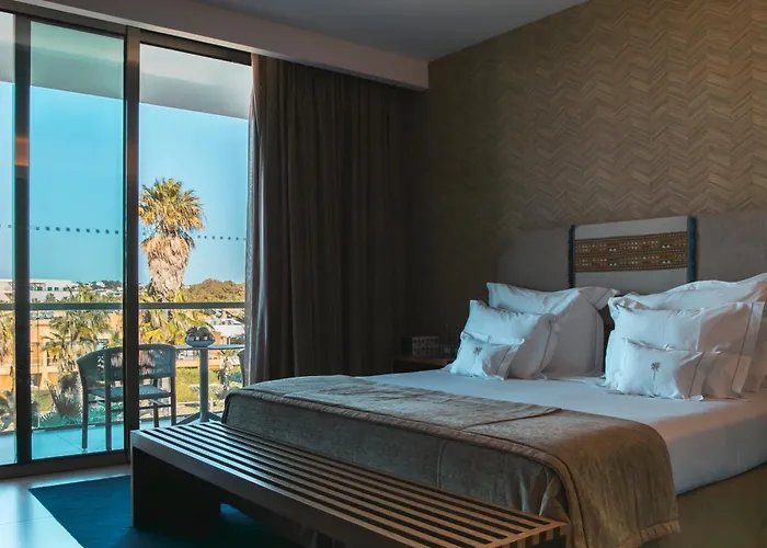 Wine & Books By The Sea, Algarve Hotel 5*