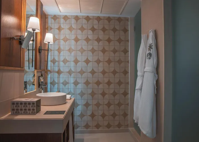 Wine & Books By The Sea, Algarve Hotel