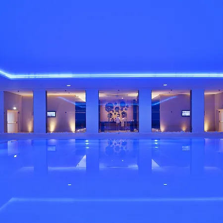 Wine & Books By The Sea, Algarve Hotel